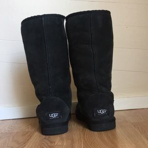 UGG Classic Tall Boot in Black (Size 7)